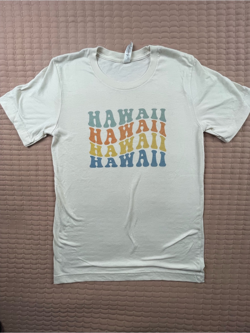 Hawaii Graphic Tee in Cream with Retro Multicolor Print Small